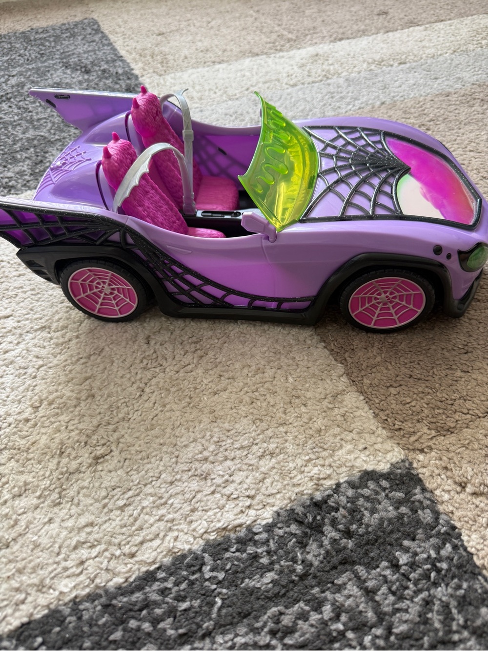 Monster High Ghoul Mobile Purple Car with Spider-Web Convertible
